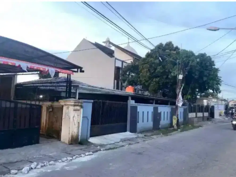 Rumah dengan tanah luas