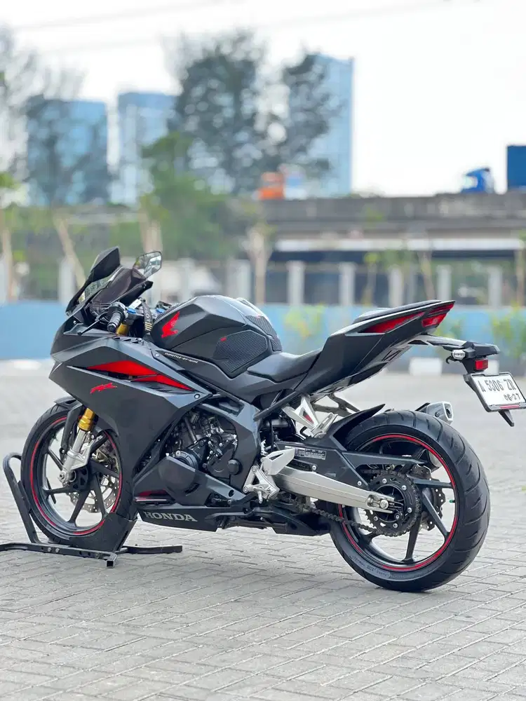 HONDA CBR 250RR OLD NON ABS 2017 HITAM KM RENDAH PAJAK ON SUPERB