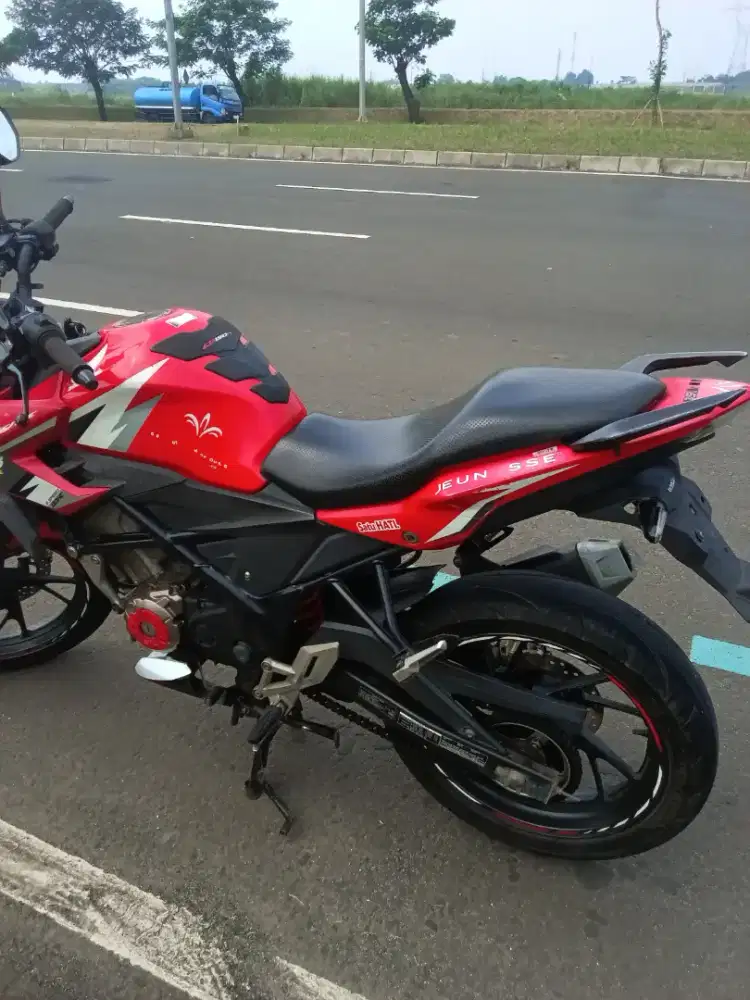 JUAL CEPAT MOTOR HONDA CB150R