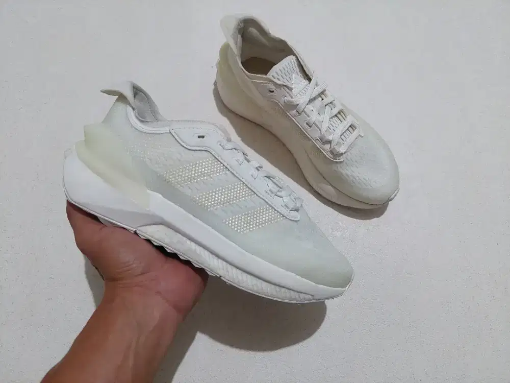 Adidas Lifestyle AVRYN Boost