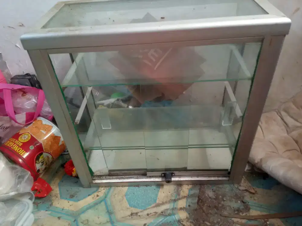 Etalase rokok 4 susun