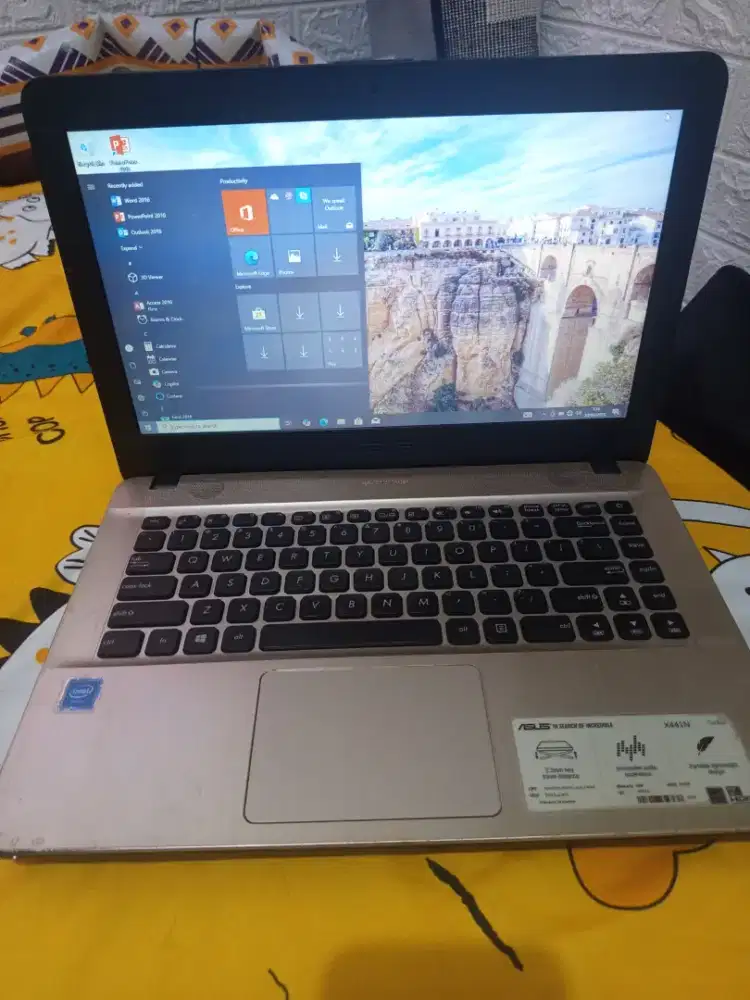 Laptop Asus X441N Ram 4gb/500gb . Normal