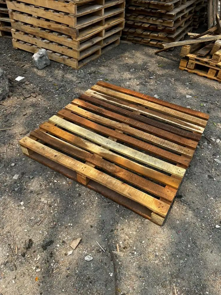 Palet 110x110 cm