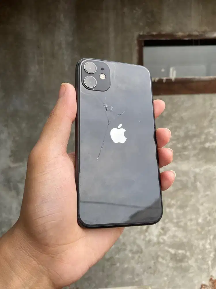 Dijual iPhone 11 64gb sinyal all operator