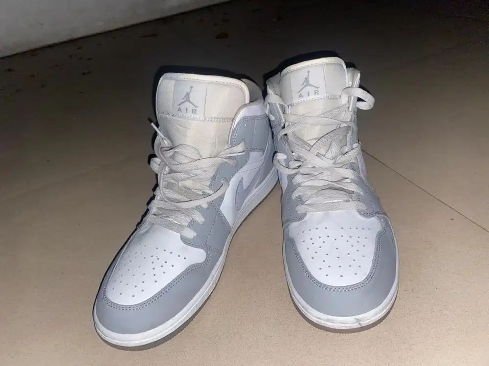 Nike Air Jordan 1 Mid Grey