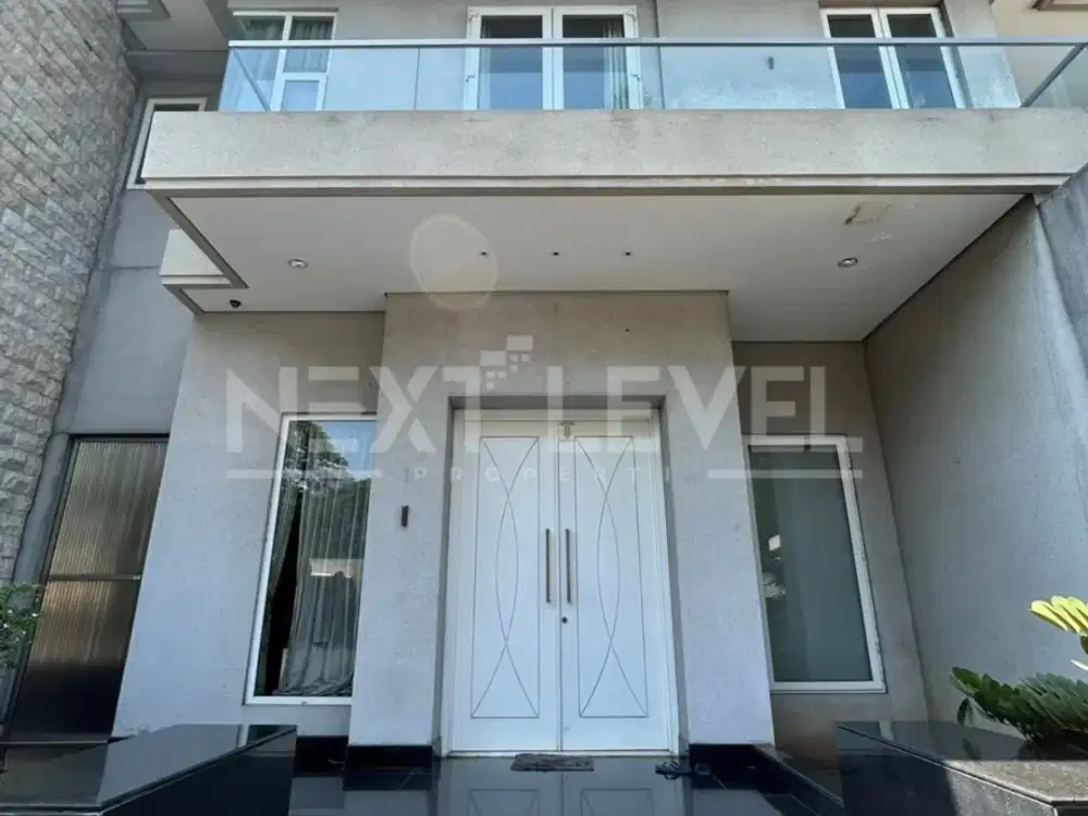 Dijual Rumah Bagus di Graha Family Surabaya barat