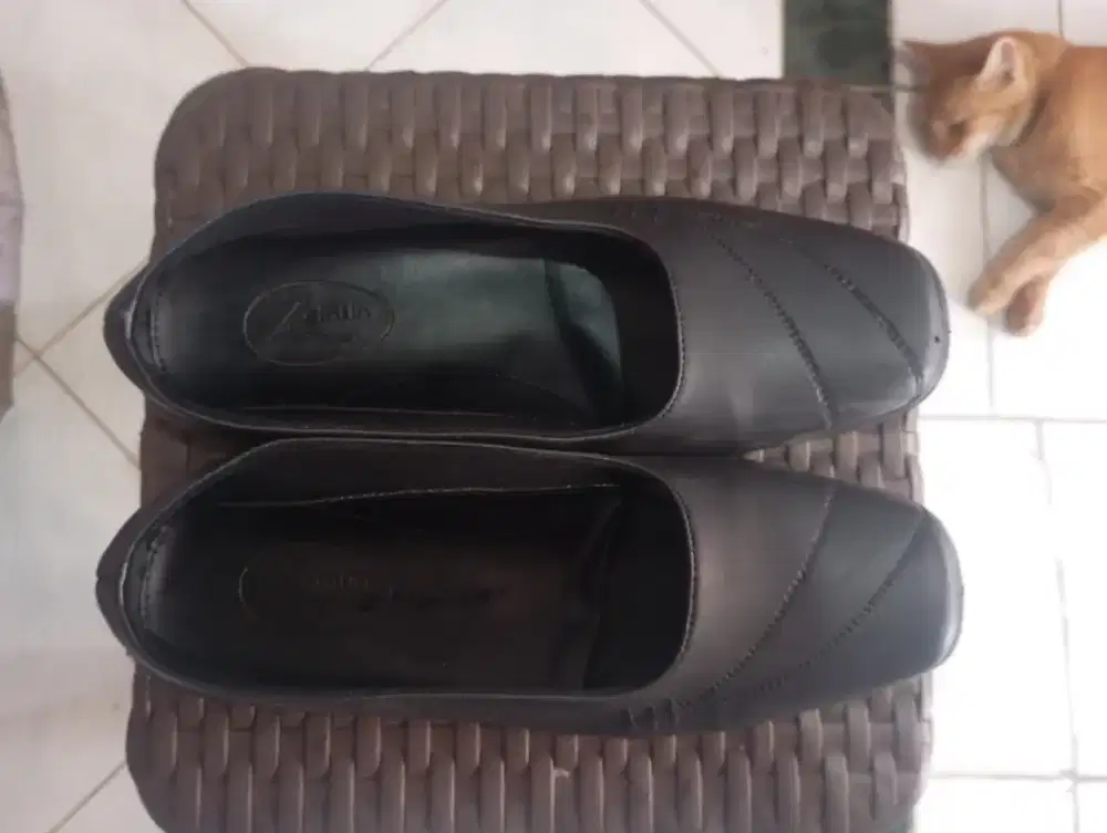 Sepatu Kantor Wanita LIKE NEW