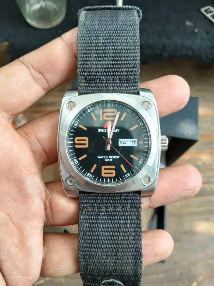 Jam tangan merk Swiss Army classic original