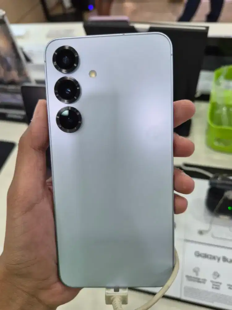 SAMSUNG GALAXY S25