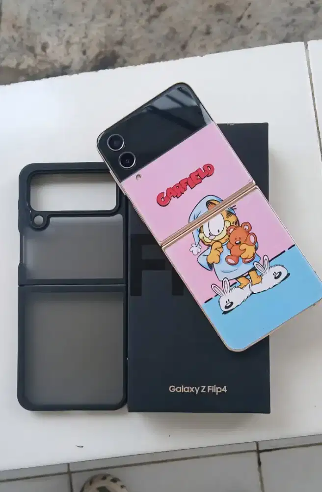 Samsung Z Flip 4 8/256gb Mulus Full Original Fullset Minus ringan baca