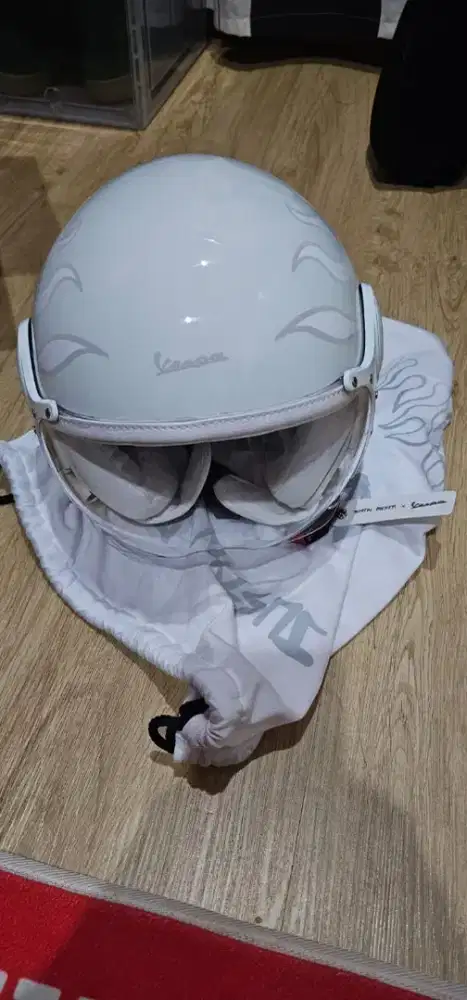 Helm dan Gloves