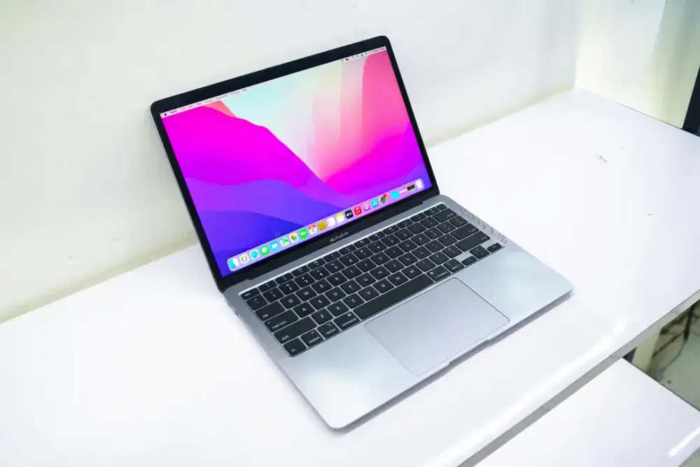 MacBook Air 2020 13inch.CORE i3.RAM8GB.SSD256GB