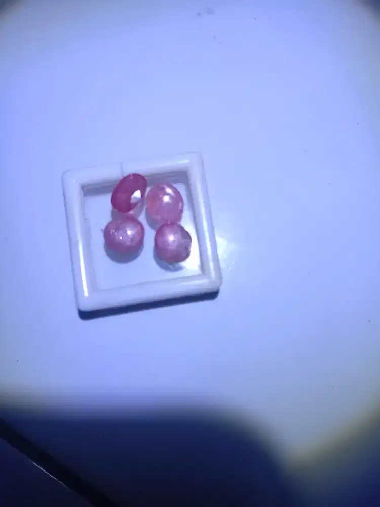 Bismillah,jual batu rubi 4 pcs ukuran size kecil rp600 nego