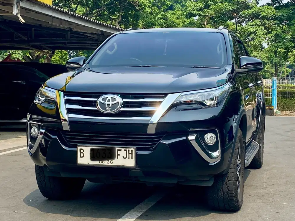 TOYOTA FORTUNER 2.4 VRZ HITAM 2020