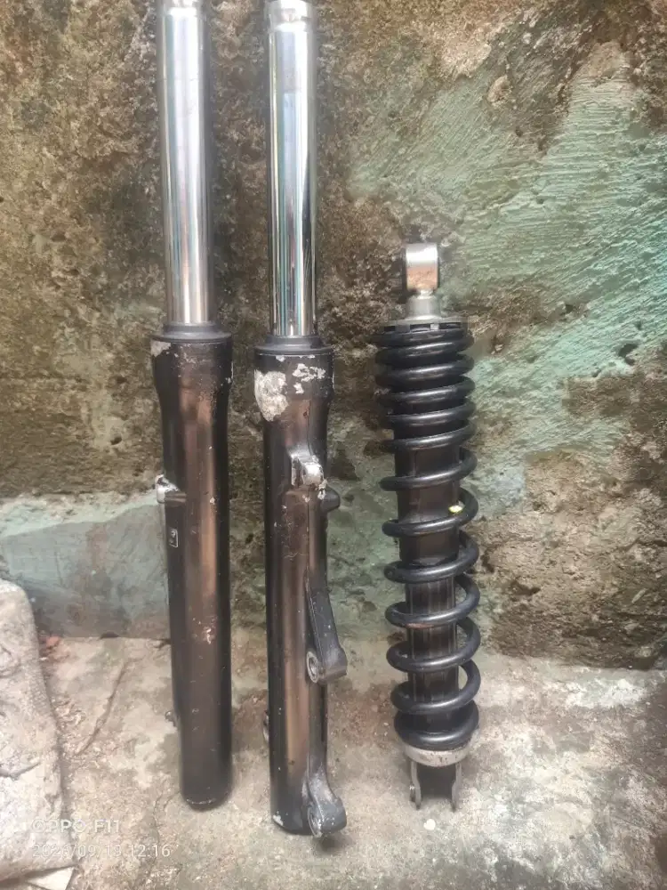 Sokbreker depan belakang