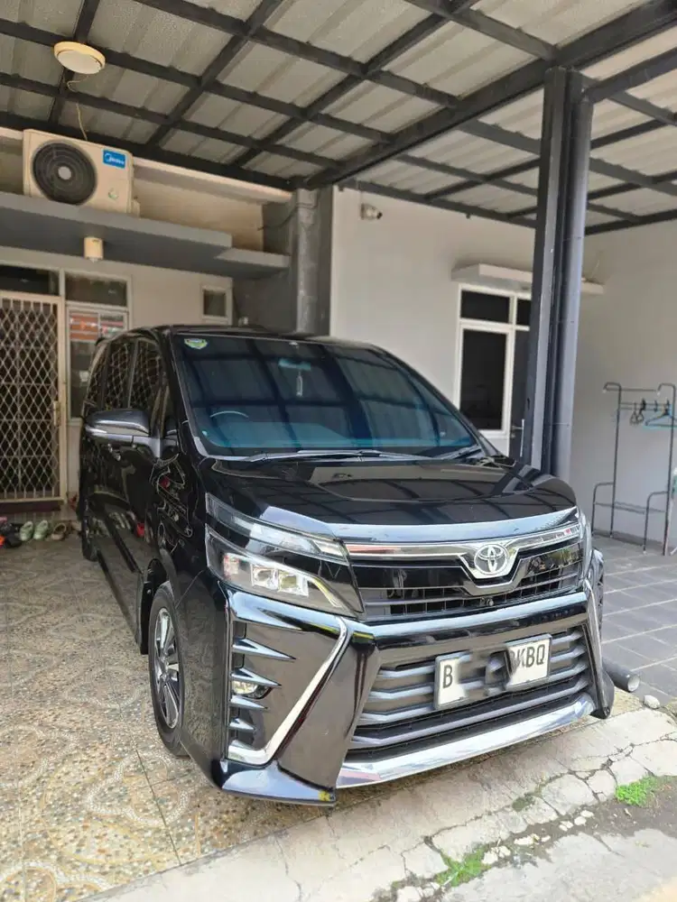Toyota Voxy 2019