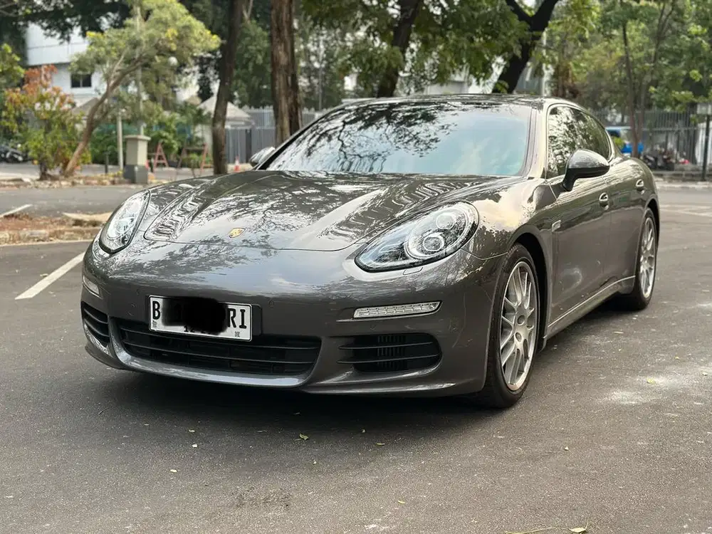 DIJUAL MOBIL PORCHE PANAMERA GREY 2013