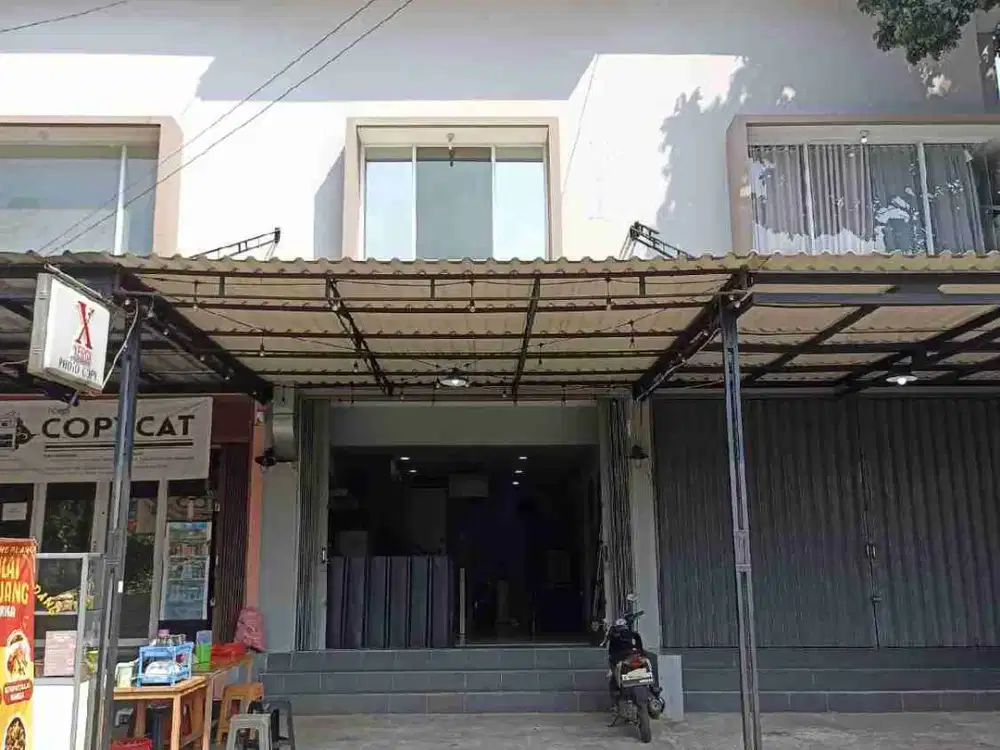 Ruko Strategis bagus siap pakai, 2 lantai full