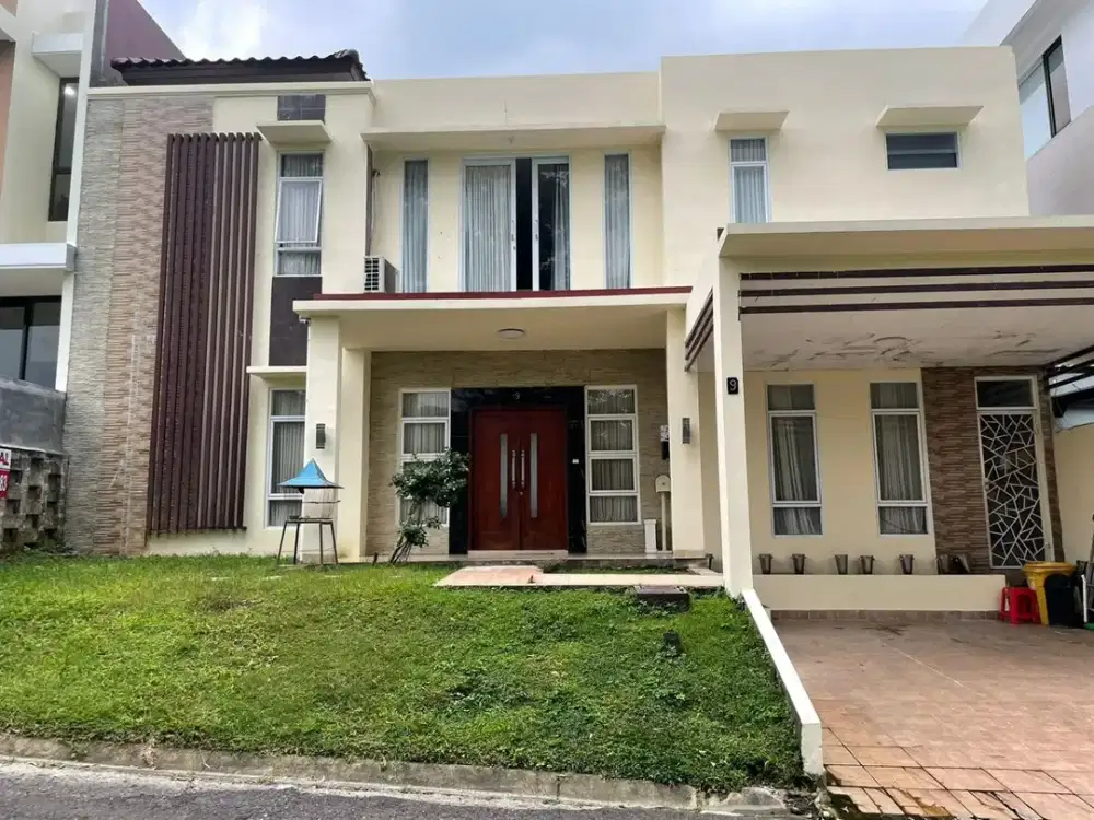 Dijual Rumah Luas 4+1 Kamar Sentul City Bogor Halaman Lapang