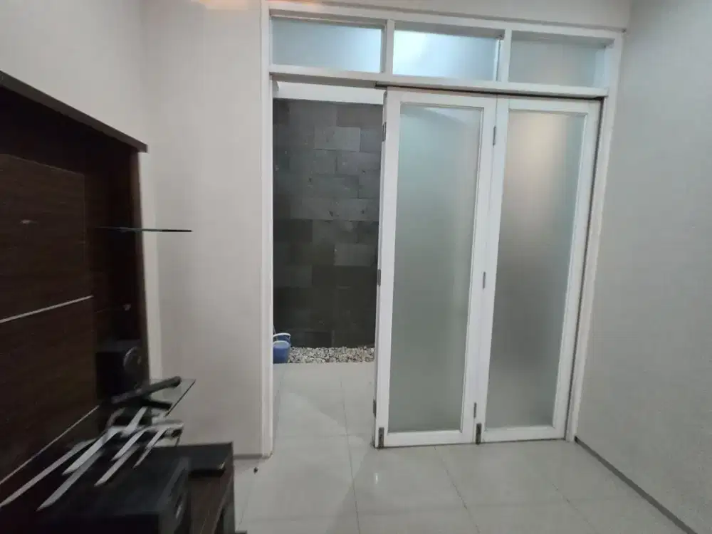 Dijual Rumah cantik semi furnished di TKI V