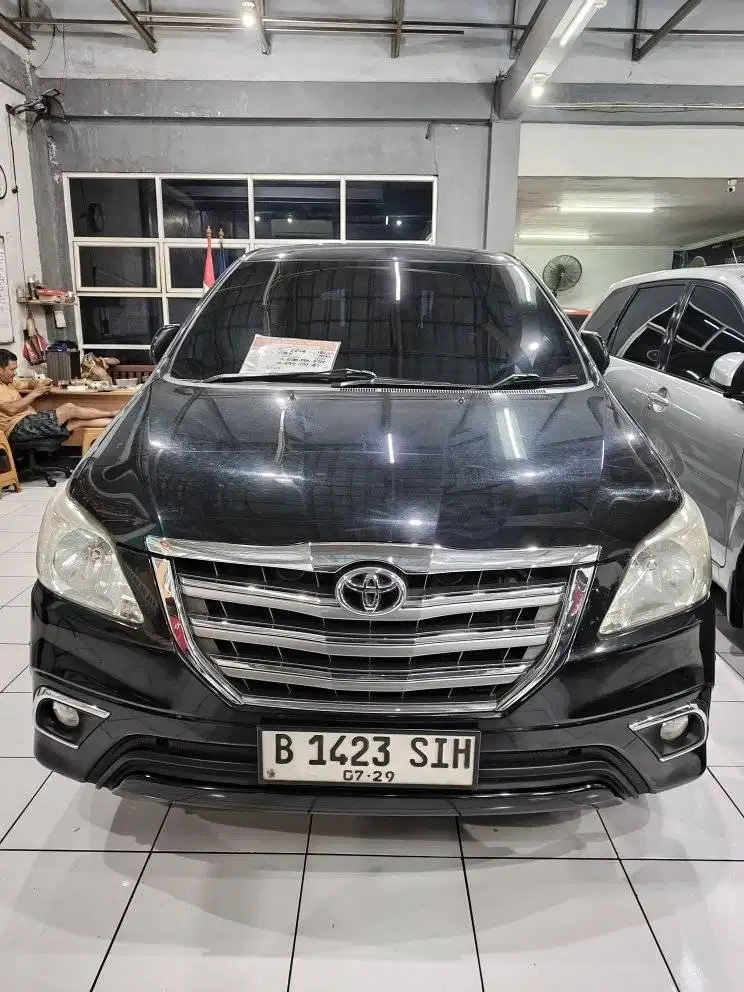 TOYOTA KIJANG INNOVA V MATIC 2014