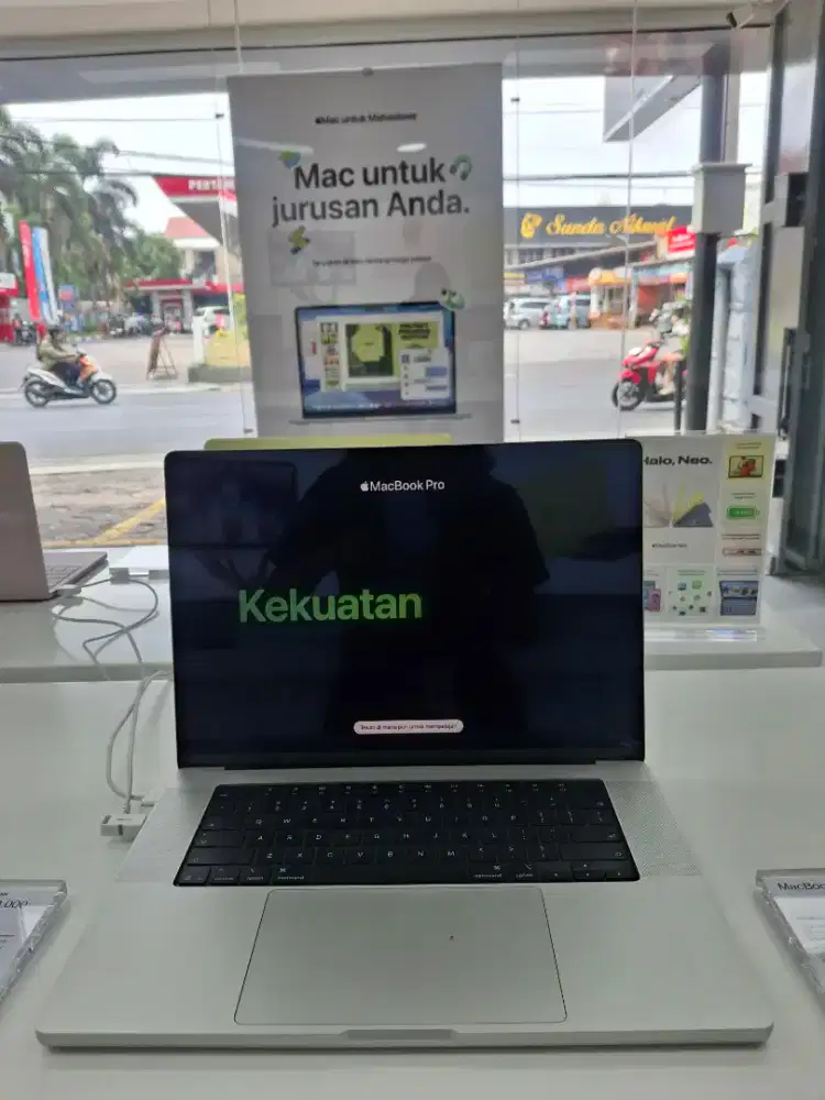 Promo cicilan MacBook Pro