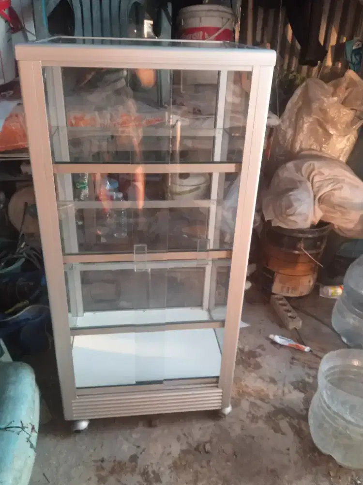 Etalase pajangan