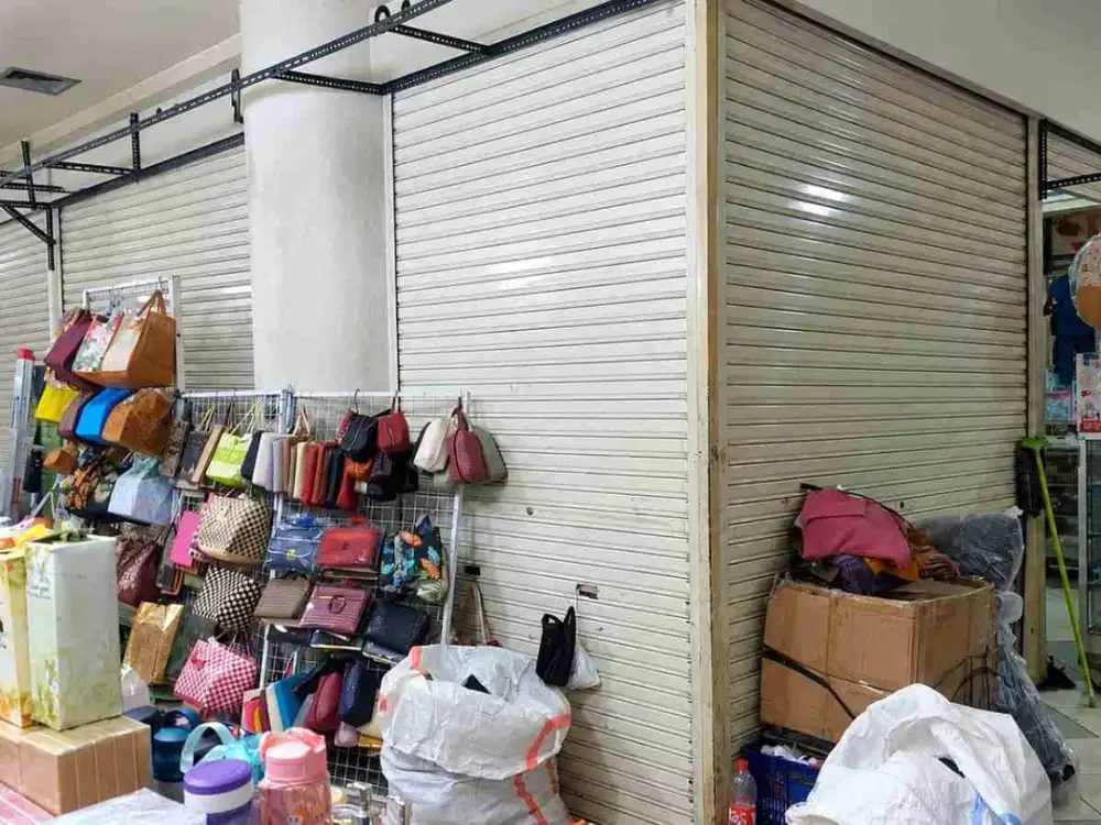 dijual stand di pusat grosir Surabaya