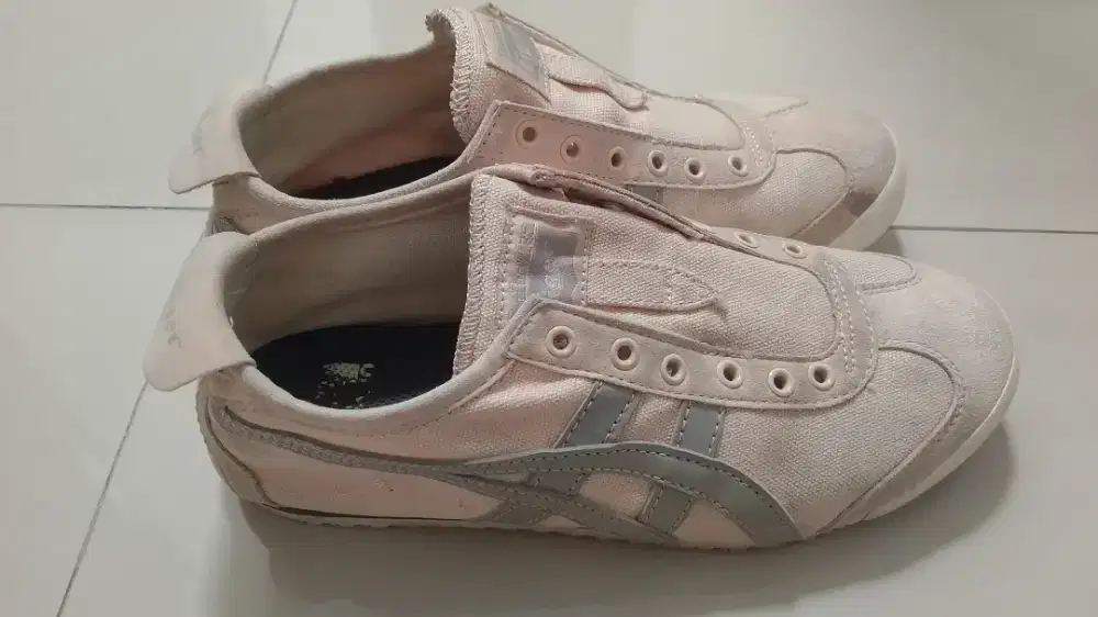Sepatu onitsuka tiger pink