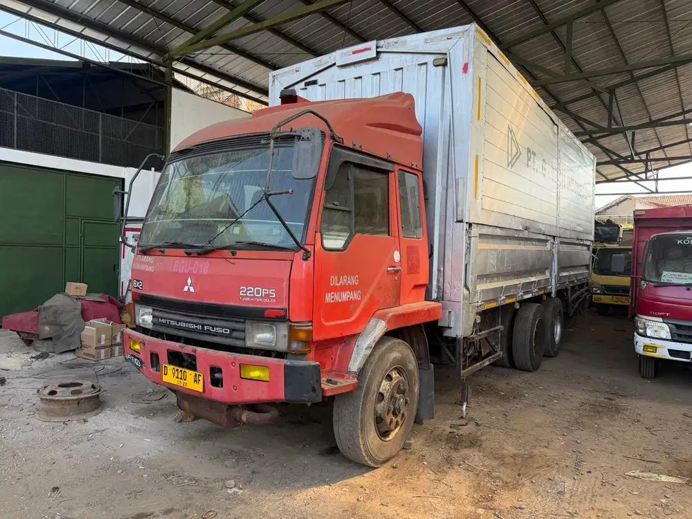 MITSUBISHI FUSO 6x2 TRONTON WINGBOX FN517 TH 2013