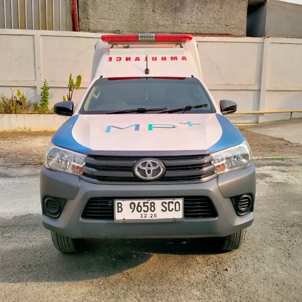 TOYOTA HILUX 2.4 4X4 MT AMBULANCE  2023