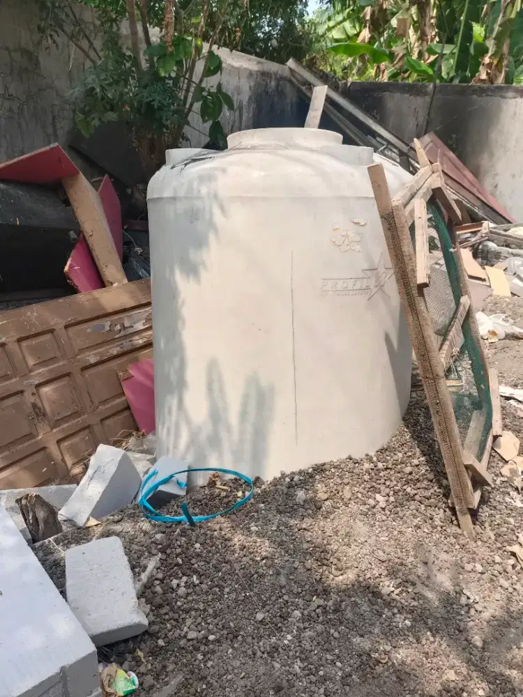 Tandon jual apa adanya kapasitas 1.200 Liter an