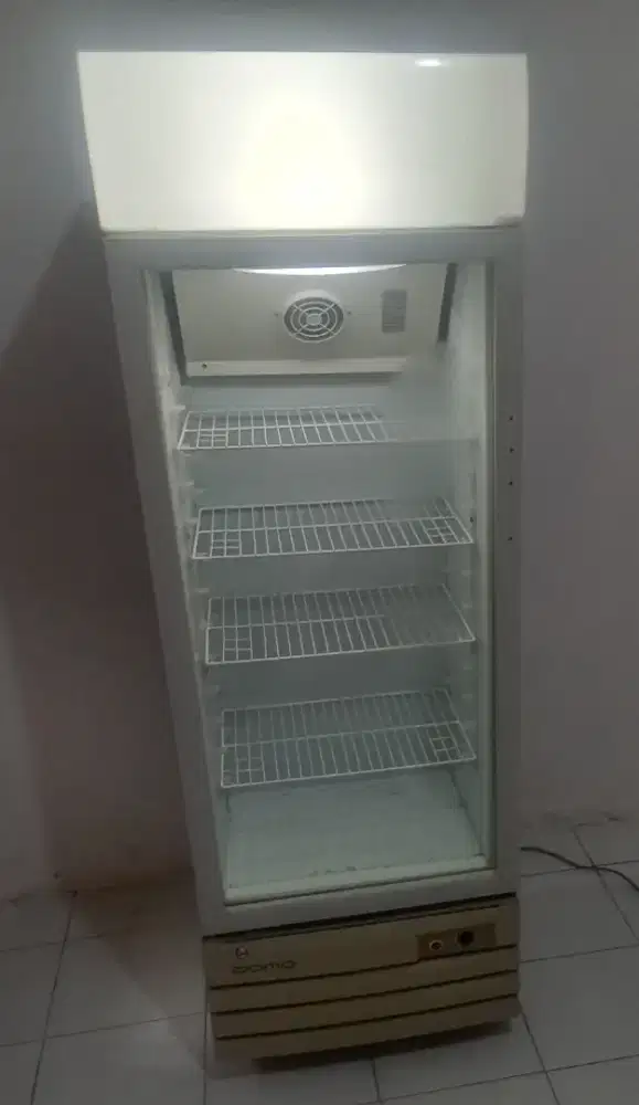 Showcase chiller 4 rak