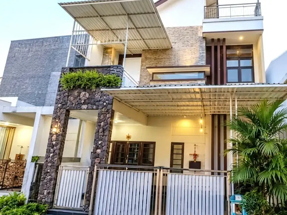 2124 Jual Rumah 2 Lantai SHM di Surabaya Timur Grand City Regency