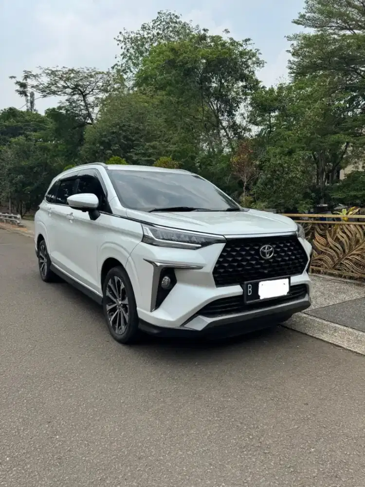Toyota Veloz Q at cvt matic 2022 putih