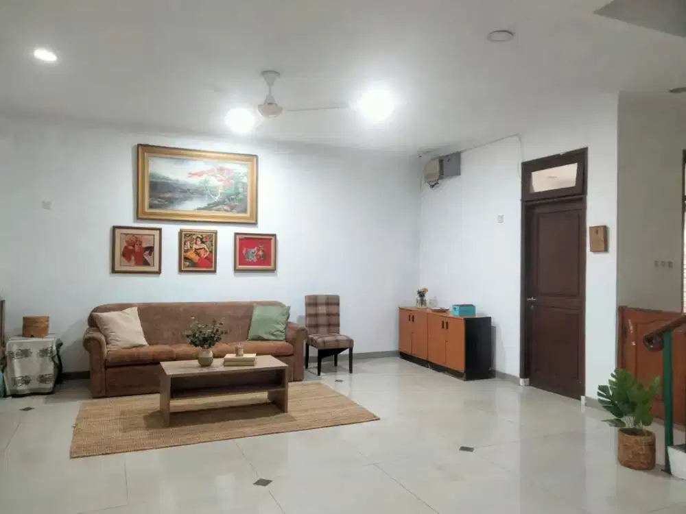 Rumah Bisa Untuk Usaha Lokasi Ramai di belakang Mall Kelapa Gading