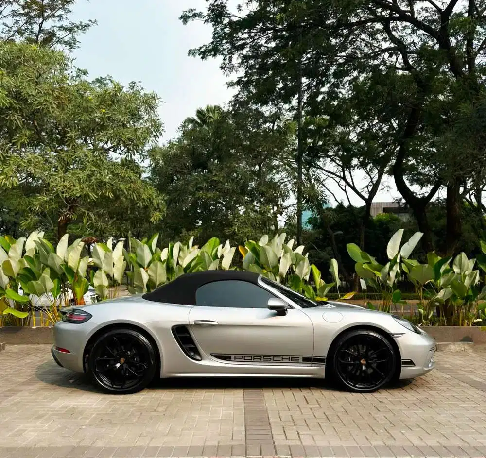 Porsche 718 2023 Bensin