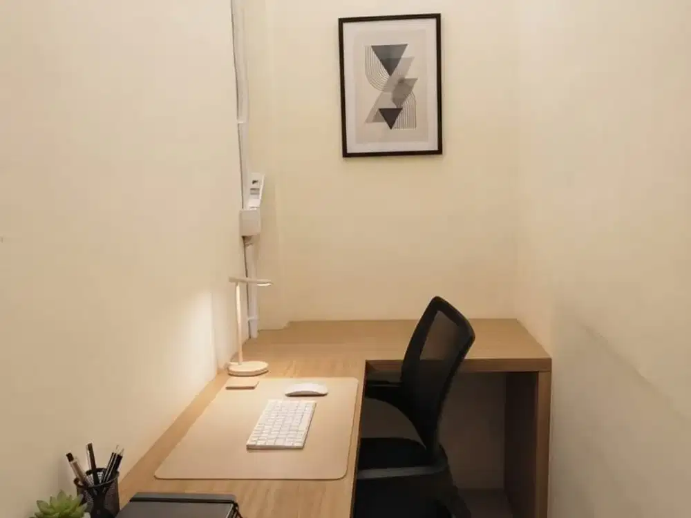 PRIVATE OFFICE KAPASITAS 1 ORANG – SUDAH LENGKAP & SIAP DIGUNAKAN!