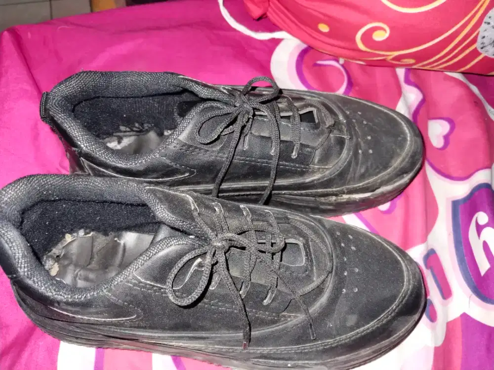 Sepatu sekolah ukuran 39/40
