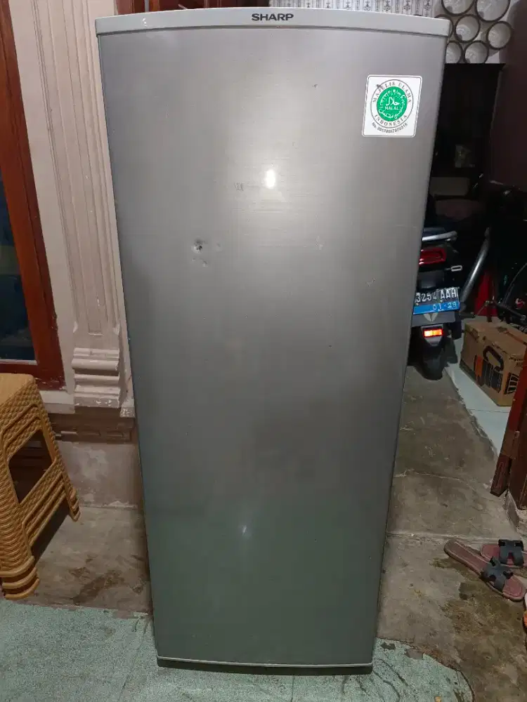 frizer sharp 8rak bagus