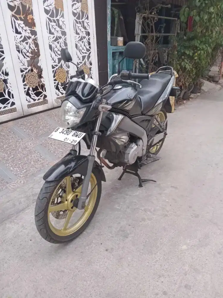 Yamaha Vixion old 2013 ss lengkap pajak hidup plat B DKI