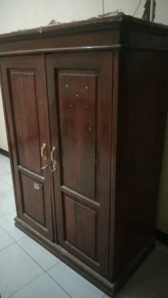 Lemari dan Dipan Kayu Bekas