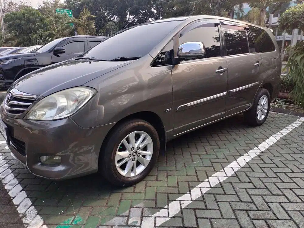 Toyota Kijang Innova 2010 Bensin