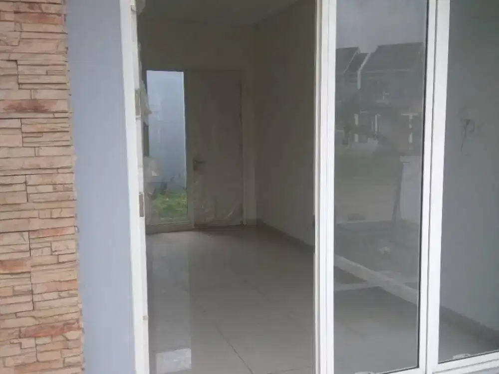 DIJUAL Rumah 2 lantai lokasi strategis cluster vasana harapan indah Bekasi Harga 1 m