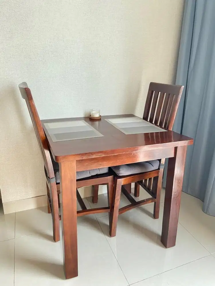 Set Meja dan Kursi Makan