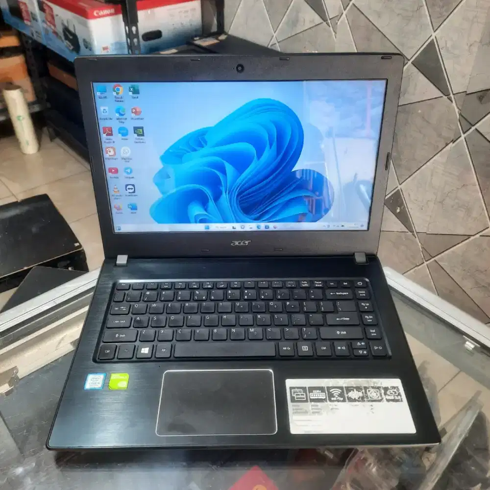 Acer E5-476G, Core i5 gen 8, VGA 2GB, RAM 8GB, SSD 128GB, HDD 320GB