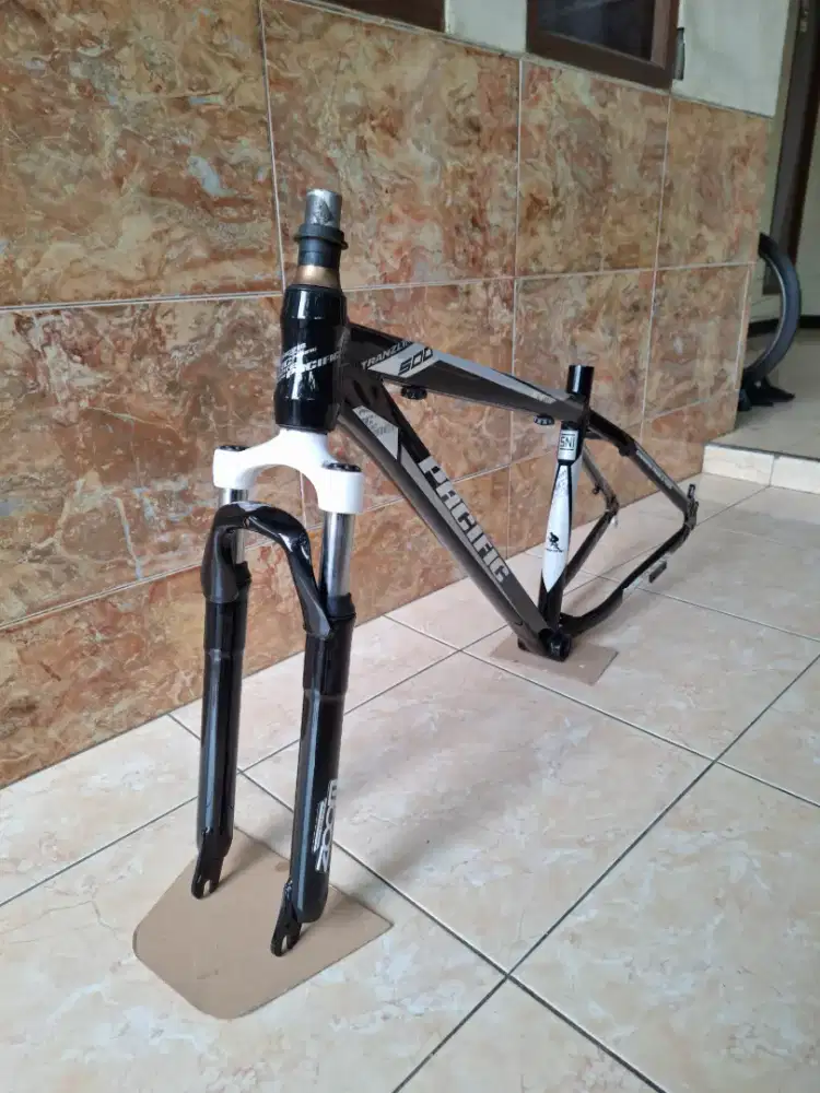 Frame pacific tranzline 500 + fork zoom 26