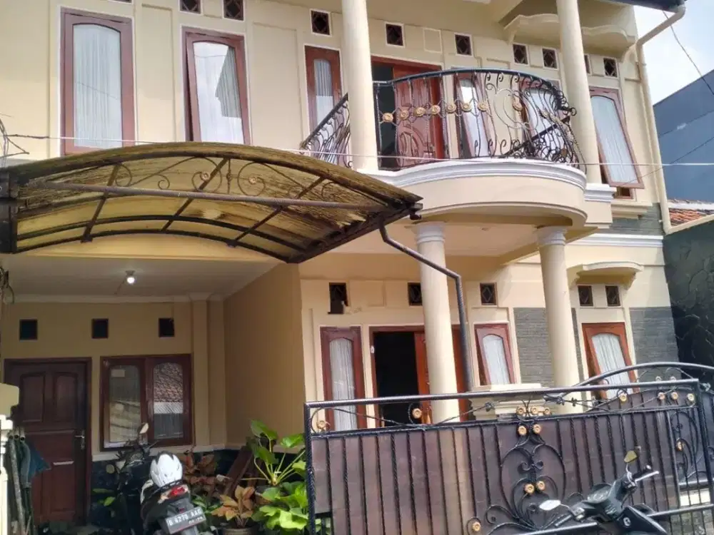 Rumah 2 Lantai Luas di Bandung, Besar & Cocok untuk Keluarga 73768 LI