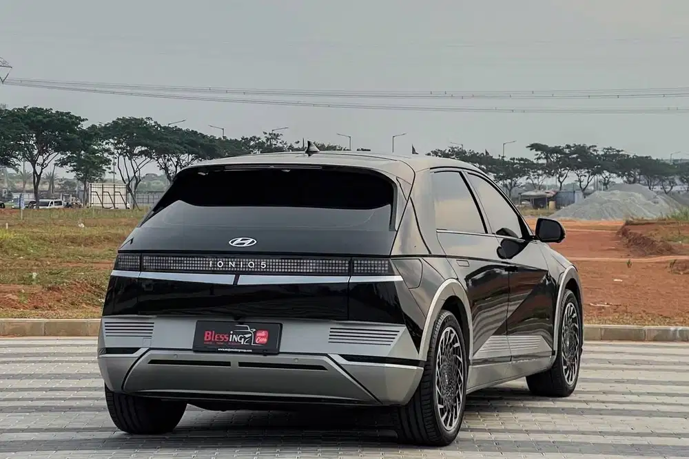 Hyundai IONIQ 5 SIGNATURE LONGE RANGER EV Sunroof AT Matic 2023 HITAM