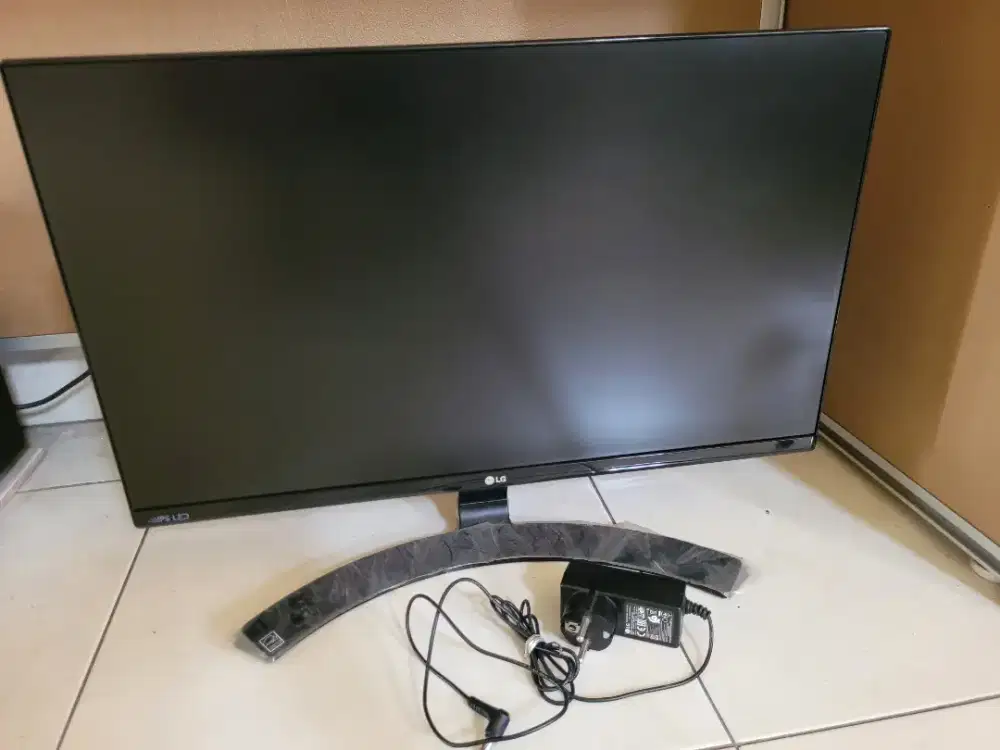 Monitor Led LG 22MP68VQ . Layar IPS 22 inci. Garis Halus . bawah kedip